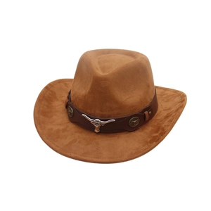 Sombrero vaquero marrón de gamuza con adorno de cabeza de toro y cuero