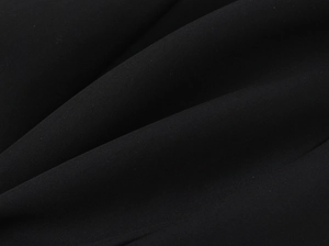 Makroaufnahme von hochwertigem schwarzem Textilgewebe mit feiner Stickereitextur