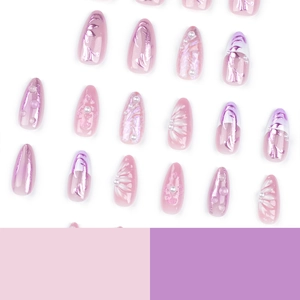Unghie finte 3D con fiori, perle, effetto specchio e sfumatura viola forma a mandorla