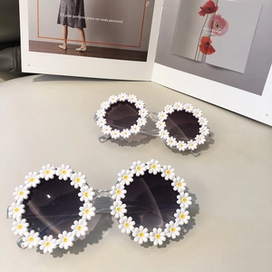 Daisy Flower Round Sunglasses Transparent Frame UV400 Cute Novelty Party Eyewear For Kids Adults
