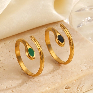 Anelli vintage a forma di serpente in acciaio inossidabile con smalto verde e nero