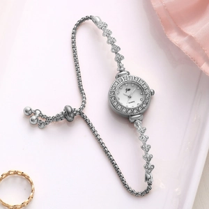Luxury Alloy Rhinestone Bracelet Watch For Women Heart Shape Adjustable Quartz Wristwatch With Sunray Dial Fashion Jewelry Gift
