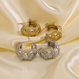 Orecchini a Cerchio a Forma di C in Acciaio al Titanio per Donna a Righe con Strass Intarsiati Oro Argento Gioielli di Moda