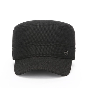 Casquette militaire plate noire classique avec cache-oreilles et boucle en métal tendance