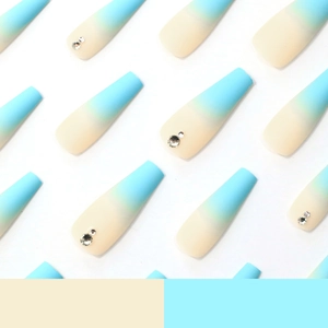 Matte blaue Gradient-Sargnägel zum Aufkleben mit kleinen Strassstein-Verzierungen