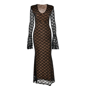 Robe longue en dentelle noire élégante avec col en V et manches évasées chic
