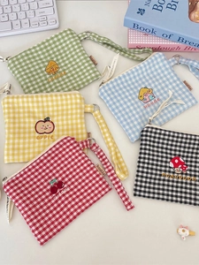 Süße bestickte Stofftaschen in fünf Farben mit Handgelenkschlaufen für Accessoires