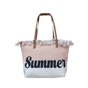Rosa und weiß geflochtene Strandtasche mit Fransen und modischem Summer-Aufdruck