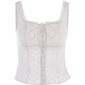 Haut débardeur vintage en dentelle blanche avec motifs ajourés et boutons sur le devant
