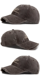 Vue multi-angle d'une casquette en coton vieilli vintage avec broderie et usures