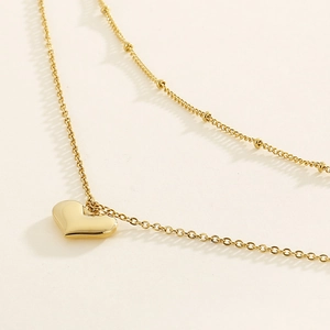 Élégant collier avec pendentif cœur doré et chaîne à billes pour accessoire mode