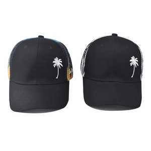 Casquettes trucker noires avec broderie de cocotier et maille pour vacances à la plage