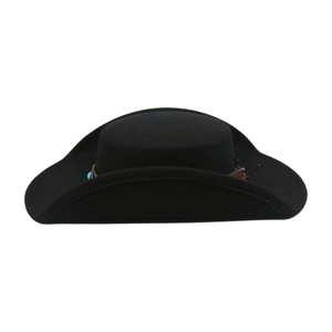 Dettaglio di cappello in feltro nero con cinturino in pelle marrone e perline blu