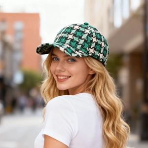 Women's green and white houndstooth plaid baseball cap for autumn and winter fashion