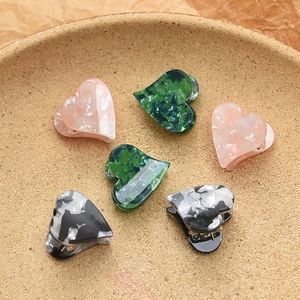Mini heart-shaped acetate claw clips with marble texture for girls' hair styling