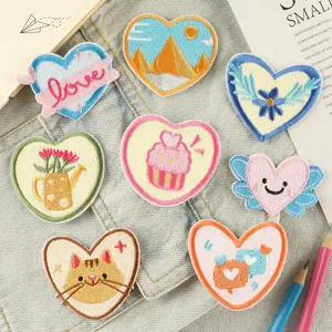 Toppe Ricamate A Forma Di Cuore Termoadhesivi Applique DIY Per Vestiti Borse Gatto Fiore Amore Poliestere Artigianale