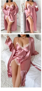 Détail du vêtement de nuit en satin rose avec dentelle délicate sur la robe et la nuisette