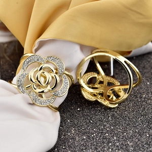 Golden rose-shaped scarf ring buckle with sparkling rhinestones for coat or shawl