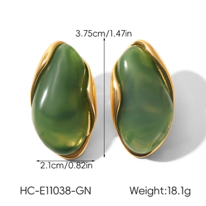 Detailed dimensions and weight of green resin earrings with 18k gold plated steel frames