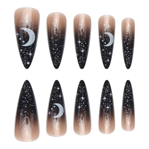 Halloween Stiletto Kunstnägel mit Stern- und Mond-Design im Sternenhimmel-Farbverlauf