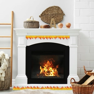 Autocollants décoratifs de bordure de flammes sur une cheminée blanche dans un salon cosy