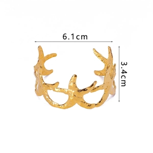 Detailed view of 18K gold plated starfish cuff bracelet with 3.4cm width and hammered texture
