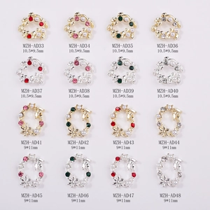 Vue détaillée de charmes pour ongles en alliage avec cristaux et perles assortis