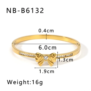 Detail of 18K gold-plated bow bangle with heart-shaped zircon and size measurements