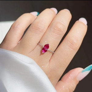 Adjustable silver chain ring with two red teardrop-shaped zirconias for women