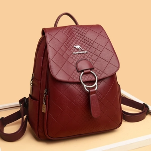 Sac à dos chic bordeaux pour femmes en similicuir avec motifs matelassés et logo métal