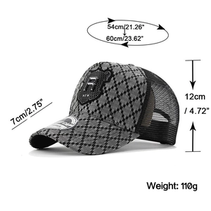 Classic checkered trucker hat with R-badge and breathable mesh, size 54-60cm