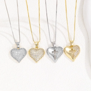 Eleganti ciondoli a cuore con micro-pavé di zirconi in oro e argento su catena a scatola