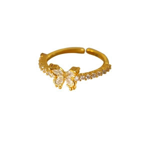 Eleganter goldener Schmetterlingsring mit Zirkonia-Akzenten und polierter Oberfläche