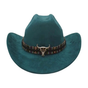 Frontalansicht eines petrolfarbenen Cowboyhuts mit silbernem Stierschädel und Webband