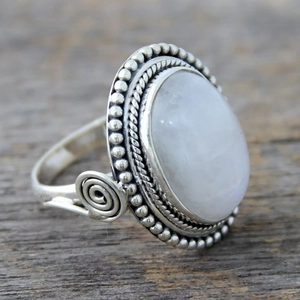 Vintage Böhmischer Ovaler Imitations Mondstein Legierung Ring Für Damen Punk Stil Scrollwork Retro Schmuck