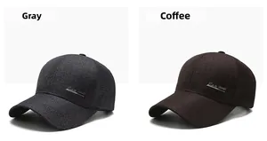 Vue détaillée de casquettes de baseball grises et marron avec texture tricotée respirante