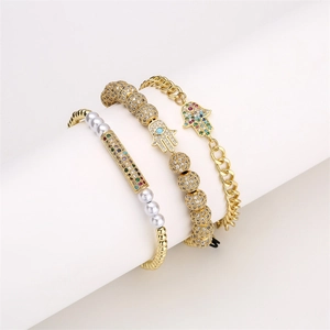 Parure de bracelets Hamsa dorés au style bohème avec zircons colorés et perles d'imitation