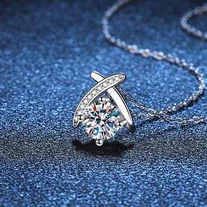 S925 sterling silver necklace with 1-carat moissanite pendant in a cross design