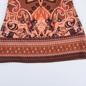 Robe bustier bohème ethnique avec imprimé paisley et floral aux tons terreux