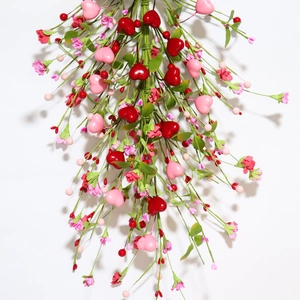 Decorazione sospesa San Valentino 60cm con cuori rossi rosa e fiocco di lino floreale