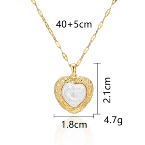 Detail view of heart pendant necklace dimensions showing 2.1cm height and 40+5cm chain length