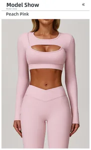 Détail du haut de yoga rose pêche avec découpe et legging taille haute avec coupe en V