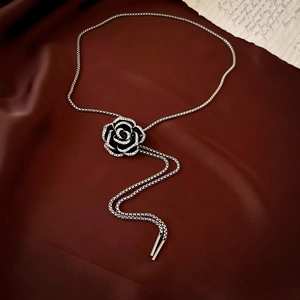 Vintage Dark Style Camellia Pendant Long Necklace Alloy Enamel Rhinestone Rose Flower Jewelry For Women Elegant