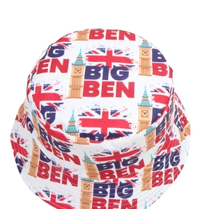 Detail van Union Jack en Big Ben prints op een witte katoenen vissershoedje