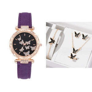 Nahaufnahme der lila Schmetterlingsuhr für Damen mit Goldschmuck in Geschenkbox