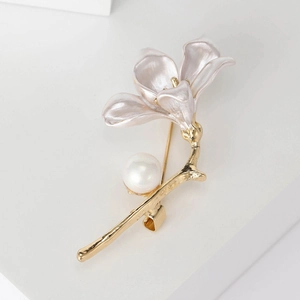 Detailed shot of pearlescent flower petal with high-gloss pearl and gold-plated finish
