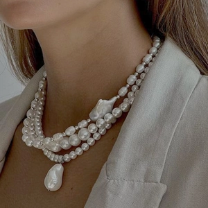 Collana con Pendente in Perla Artificial Barocca in Acciaio Inossidabile Catena d'Oro per Donna Elegante Stile Francese Vintage
