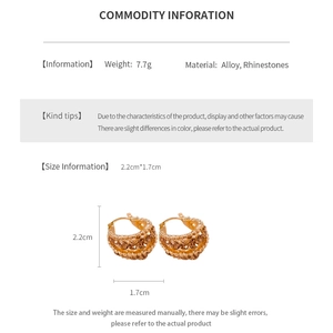 Detailed size specifications for gold rhinestone hoop earrings with 2.2cm diameter
