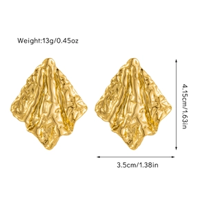 Detail of 18K gold plated earrings with crumpled lava texture and size dimensions