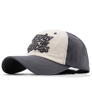 Casquette rétro en coton lavé avec broderie Enjoy the process en beige et gris foncé